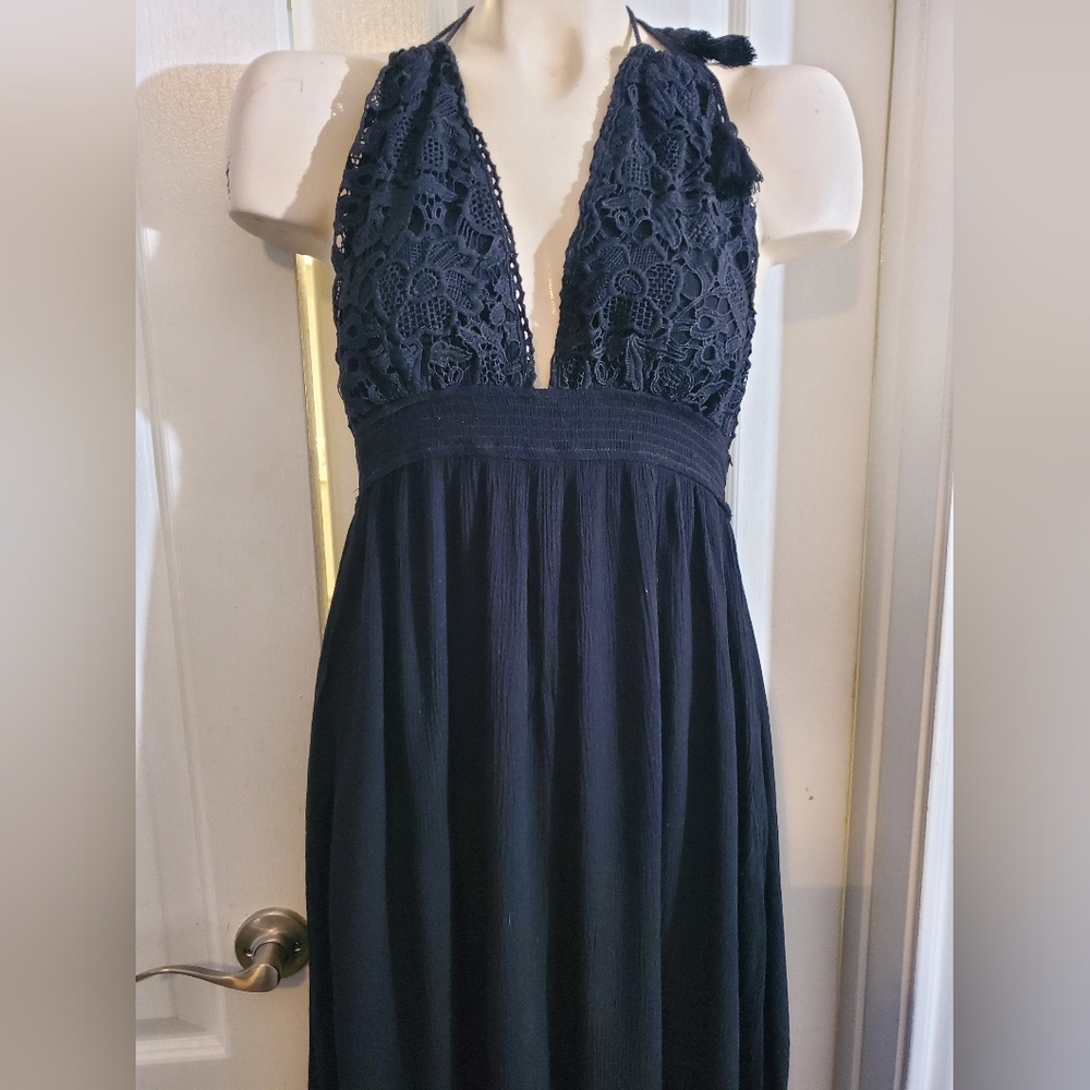 Black maxi dress with black embroidery on top and ties around the neck - Picture 4 of 4